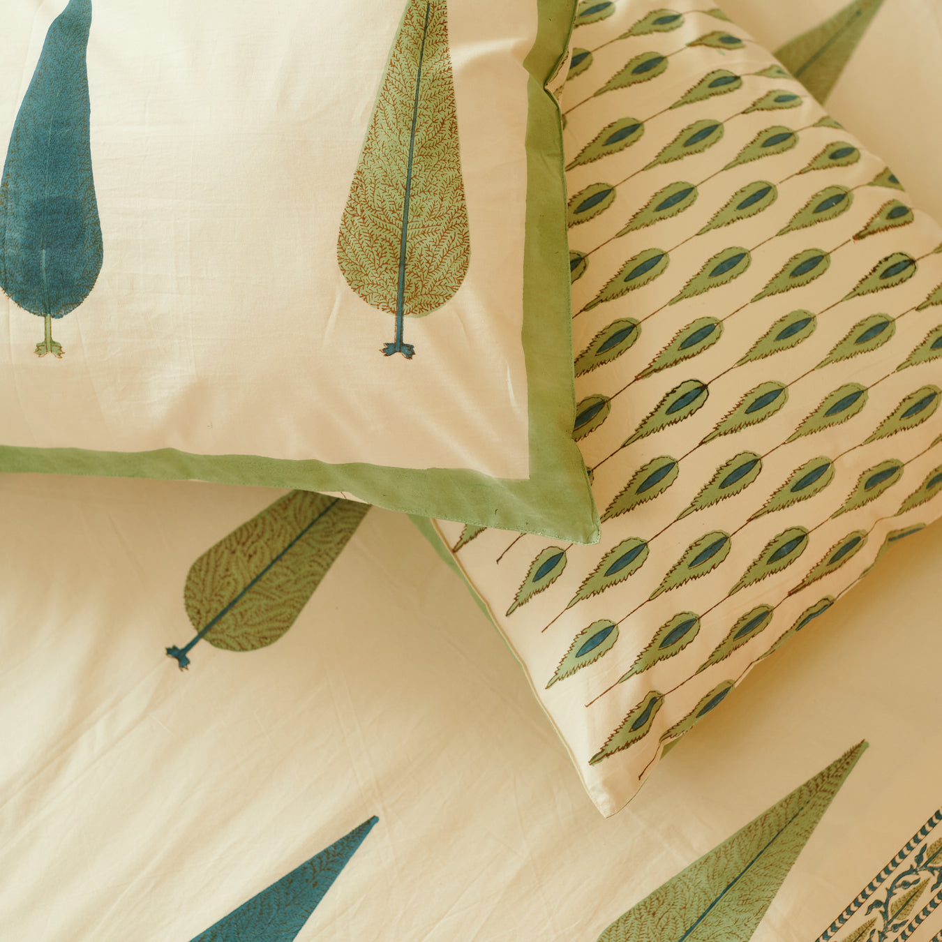 Warm Leaf Hand Block Printed Bedsheet Set (Double) - Tahiliya